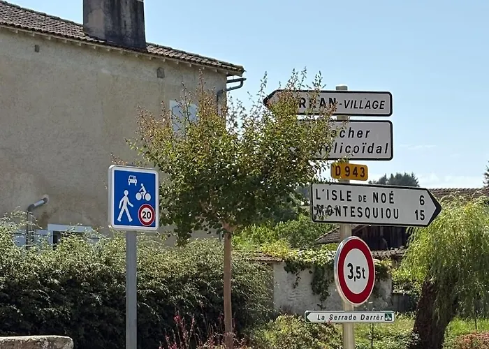 Διαμέρισμα Retreat In The Gers With Pool, Bikes And Starry Skies